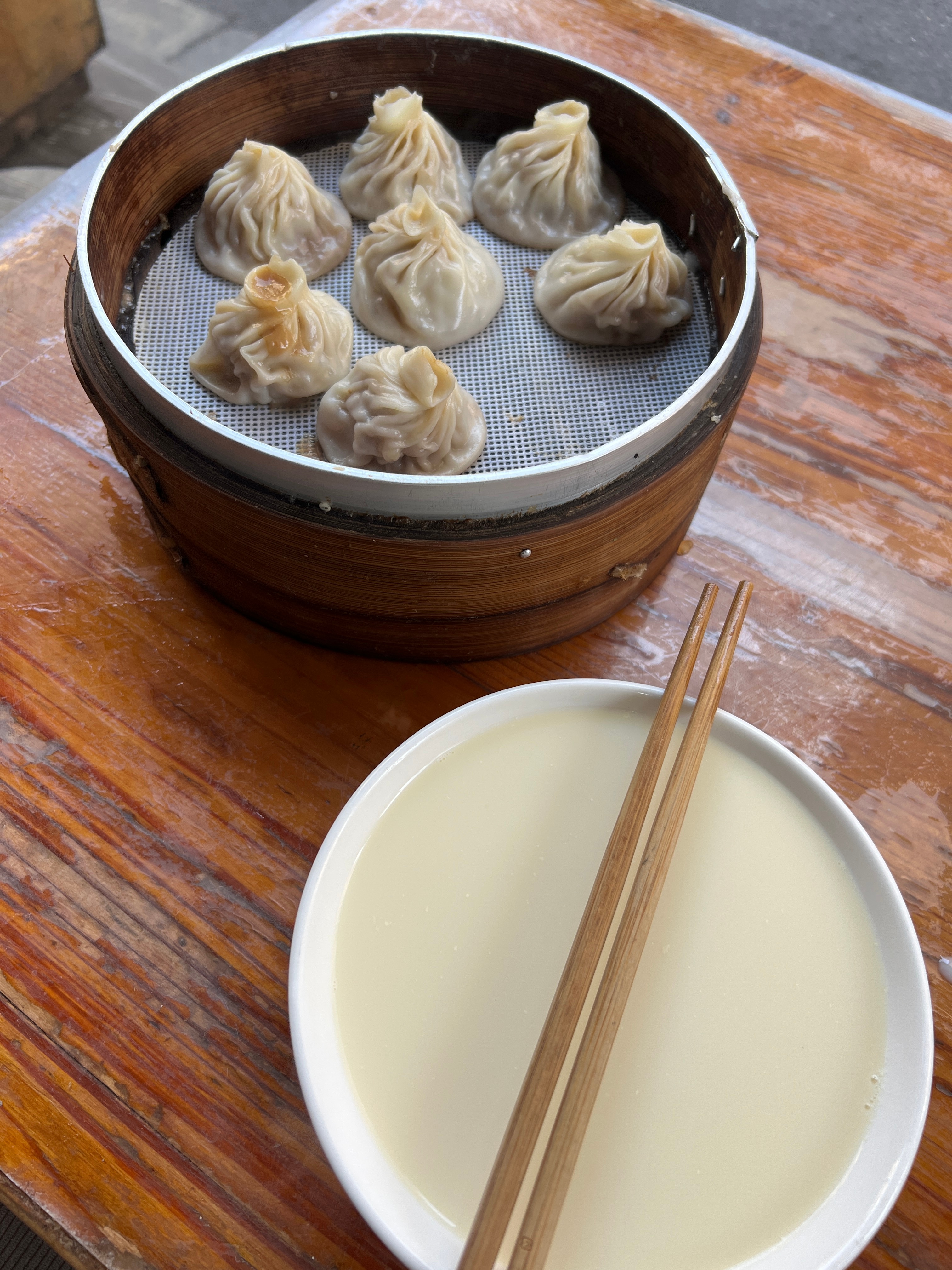 早安，这小笼包我能炫两笼～ 