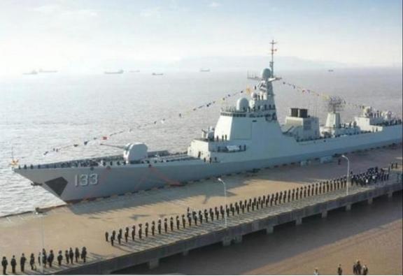 美国在赌，中国也在赌，美国赌中国不敢武力收复台湾，不敢打日本，而中国则在赌美国不