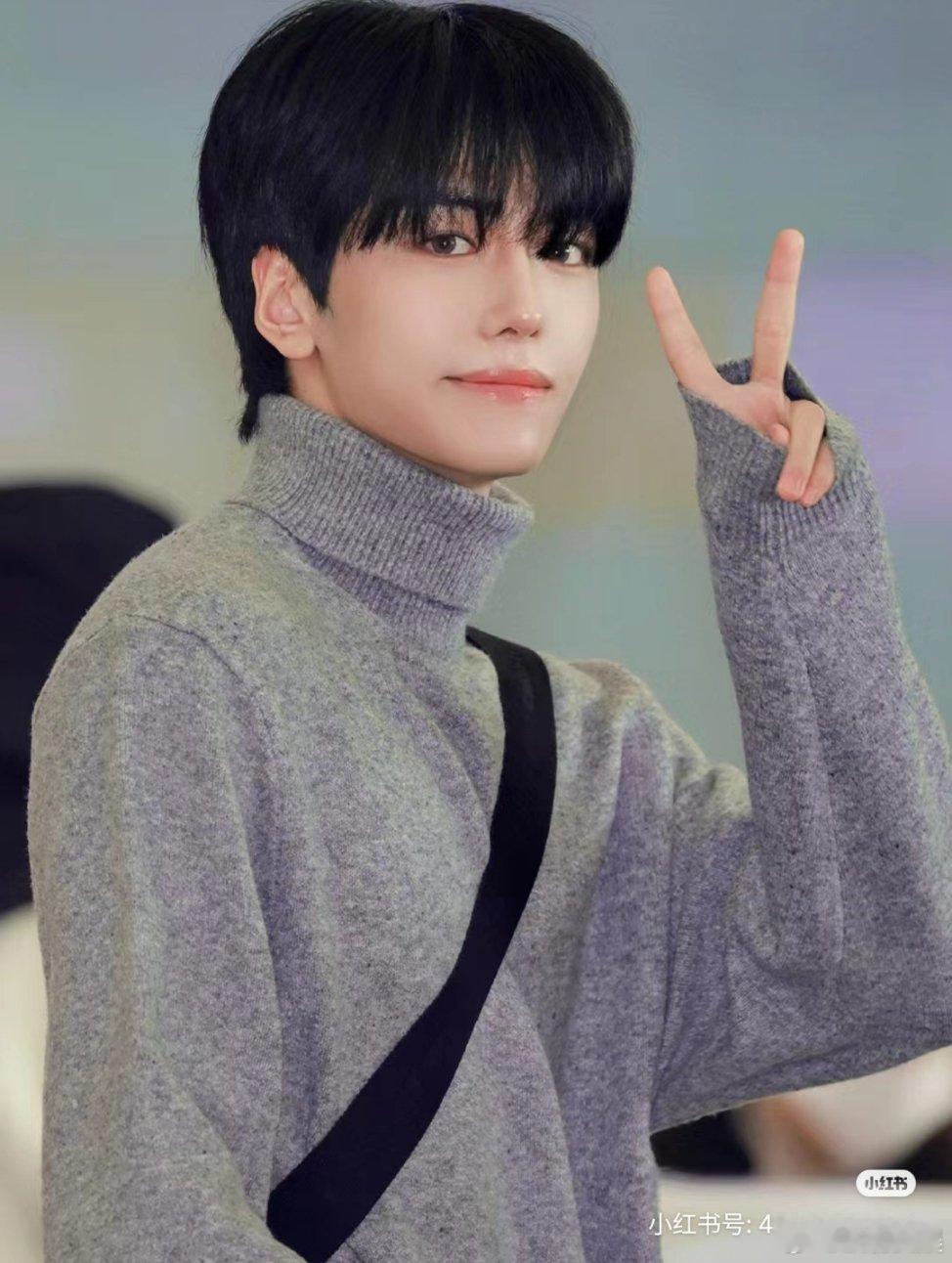 #邵子恒 塌房#一位自称是邵子恒女友的女生，晒出了聊天记录，还有支付宝收款人的信