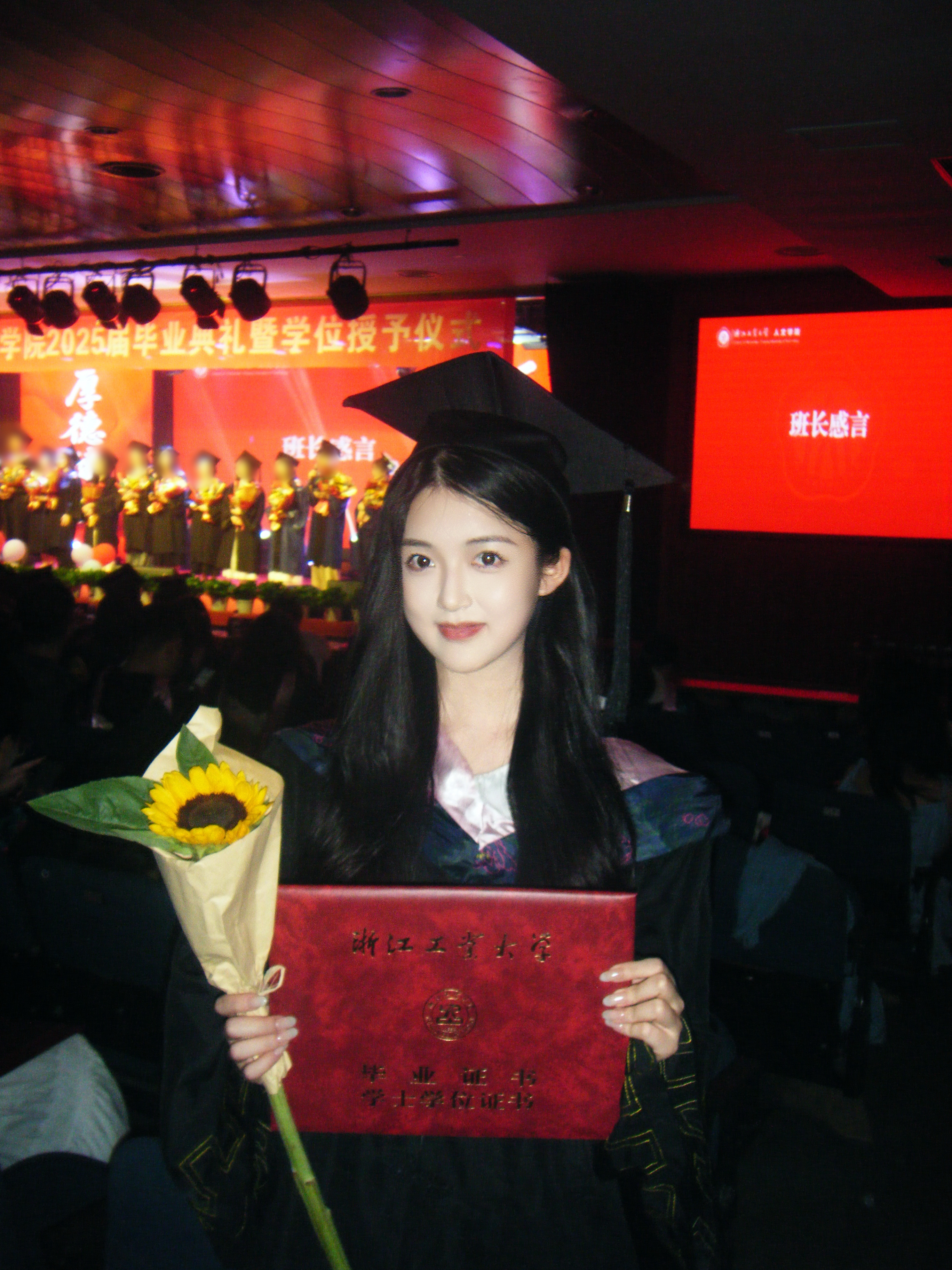 Happy Graddd!! ᝰ✍︎꙳⋆ ​​​
