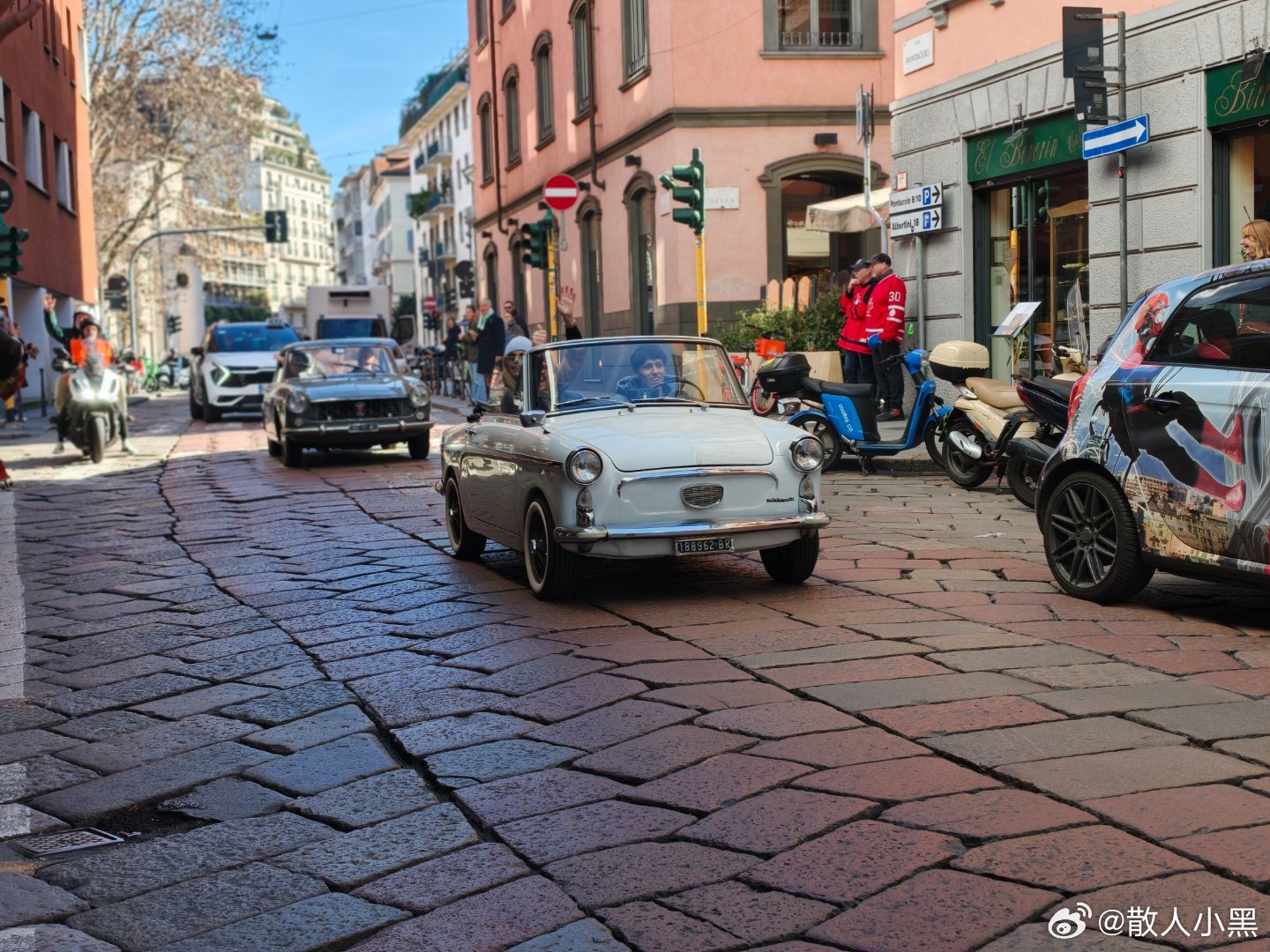 米兰的小车车们突然想开春也开个小车在东北是不是不怕捂了嚎风？ 意大利·米兰