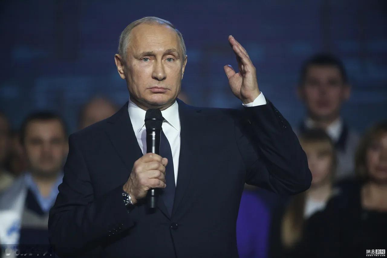 由于俄乌冲突和西方制裁，俄罗斯陷入政治地缘孤立状态。中国是世界上第二大经济体，联