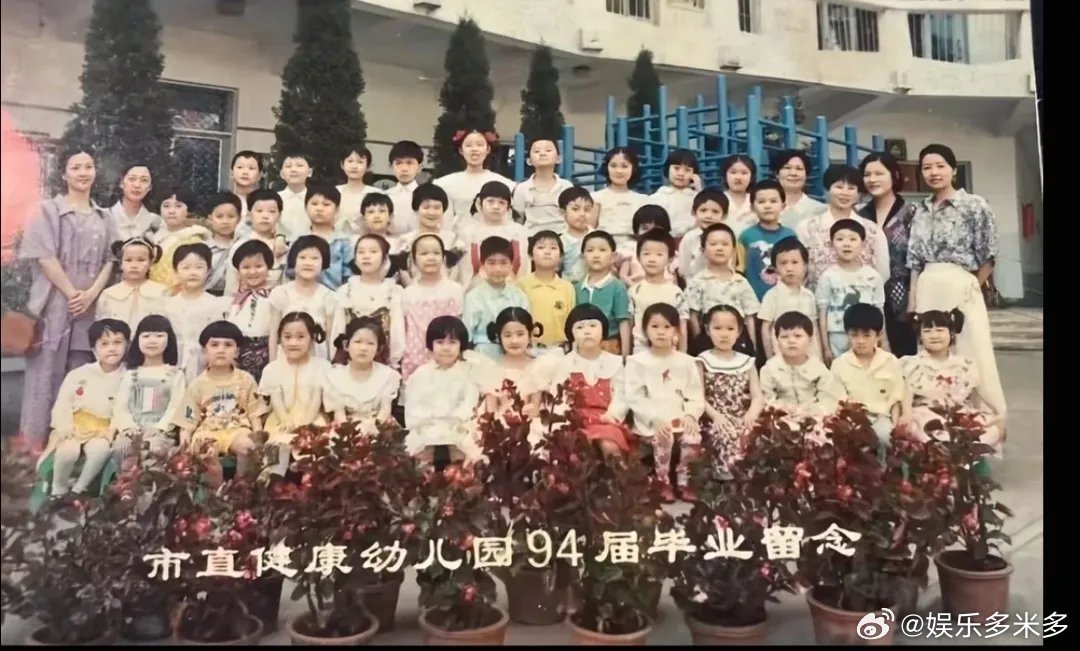 刘亦菲小时候就这么亮眼了！你能一眼找到她吗？ 