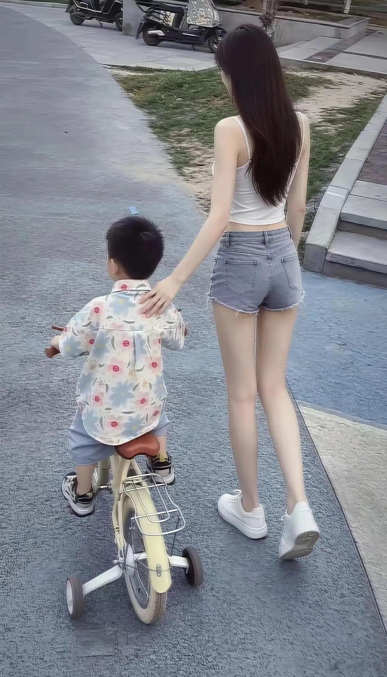 网友：实在找不到了，接受带孩子的可以吗？ ​​​