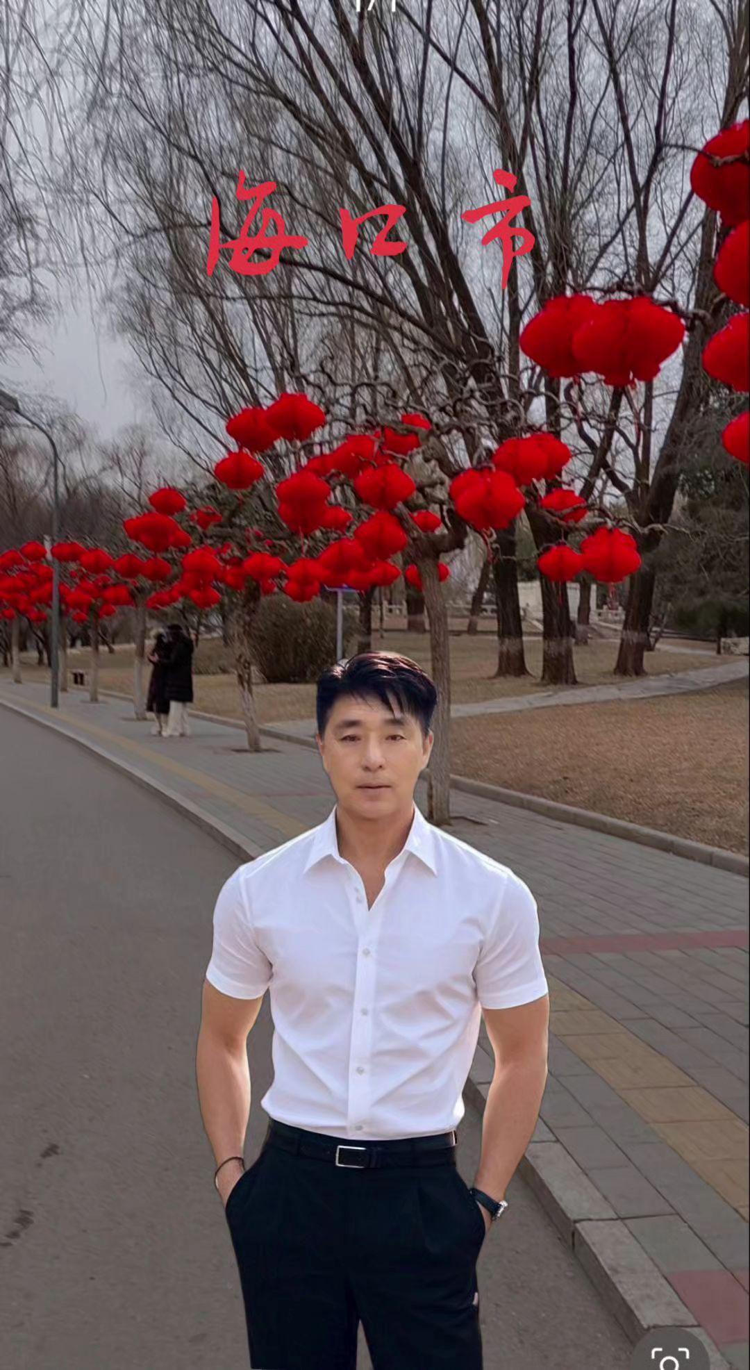 一首，情感歌曲，我用一生去等你，这辈子都不会忘记，请欣赏聆听一一