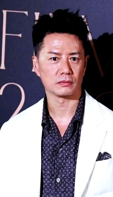 53岁的段奕宏快没戏拍了？这事听着真让人心里挺不是滋味。
 

当年袁朗、龙文章