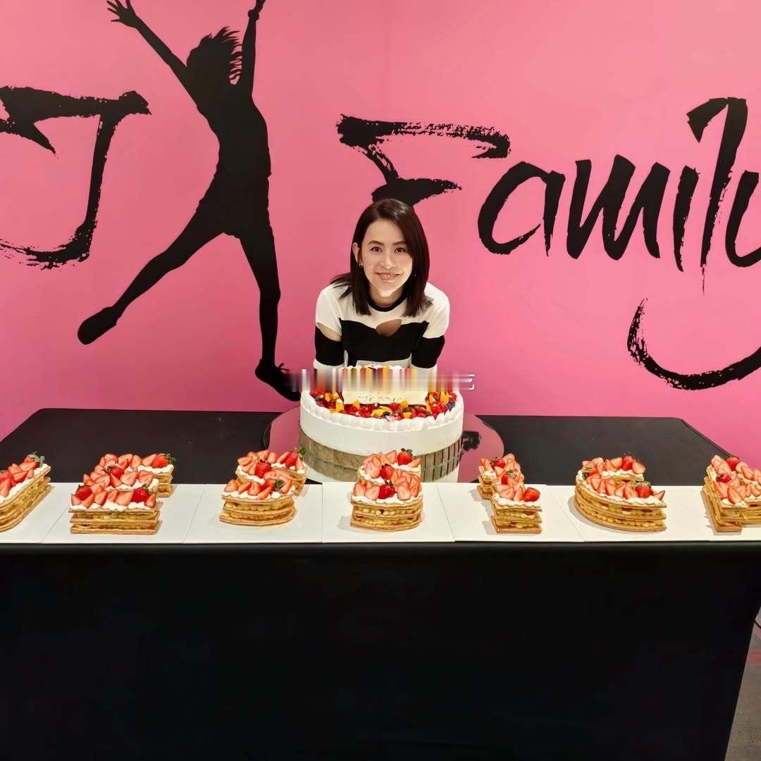 宣萱55岁生日，举办生日会和粉丝们一起庆祝。 ​​​
