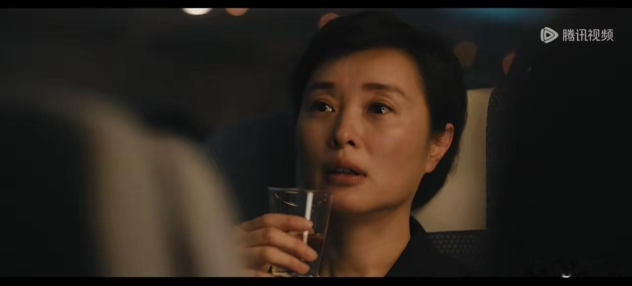 《交锋》中蒋在珍暴露后，为什么不接受魏处长让她躲安全屋建议，而仍然执意要单独离开