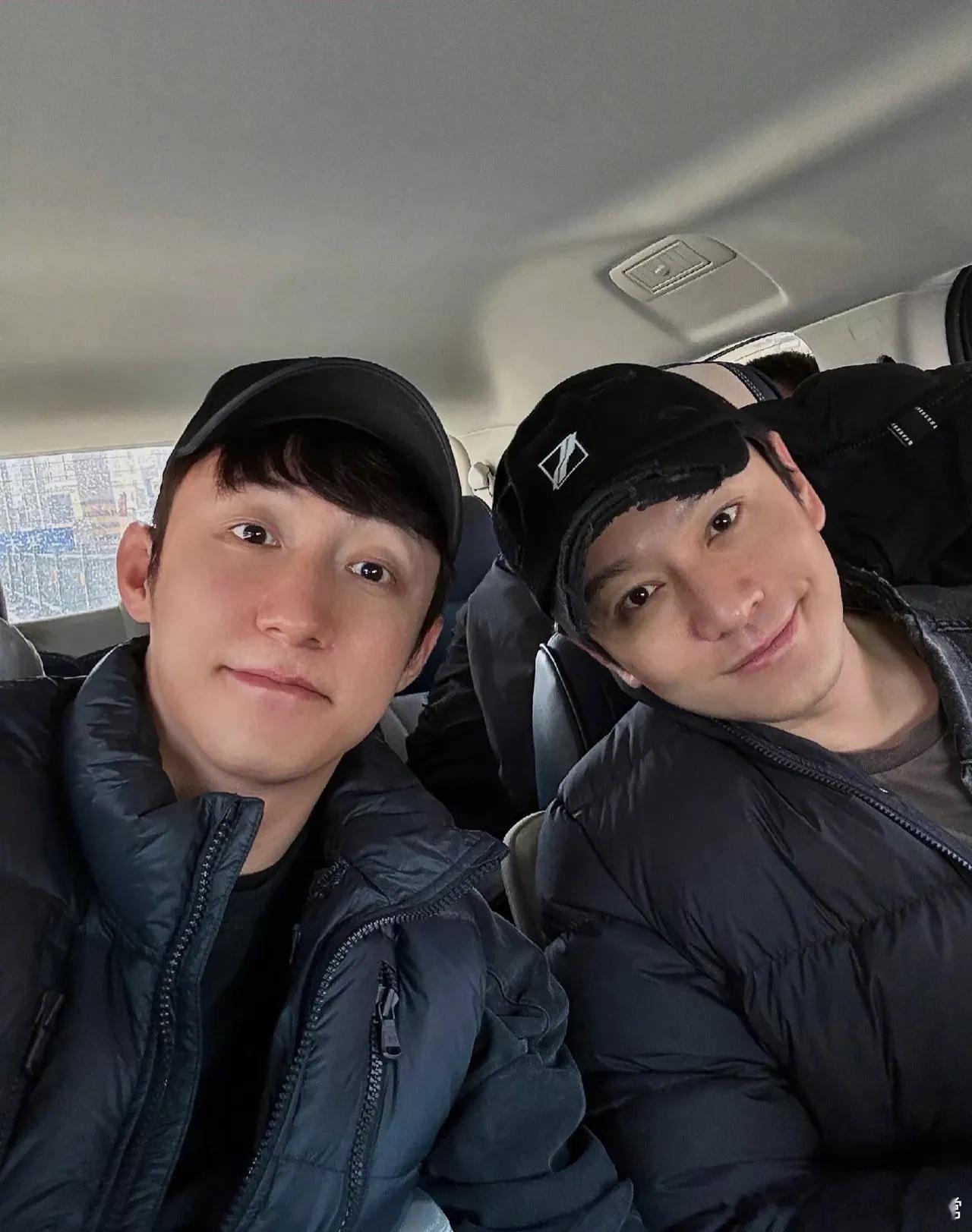 黄景瑜黄晓明素颜合照，真帅哥就是胆子大，一点妆都不带，一点美颜也不开！ ​​​