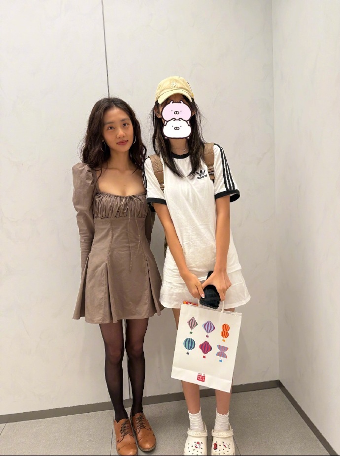 黄多多孙莉在韩国去拍了aespa的人生四格，黄多多和妈妈好像，进圈之后一定是顶流