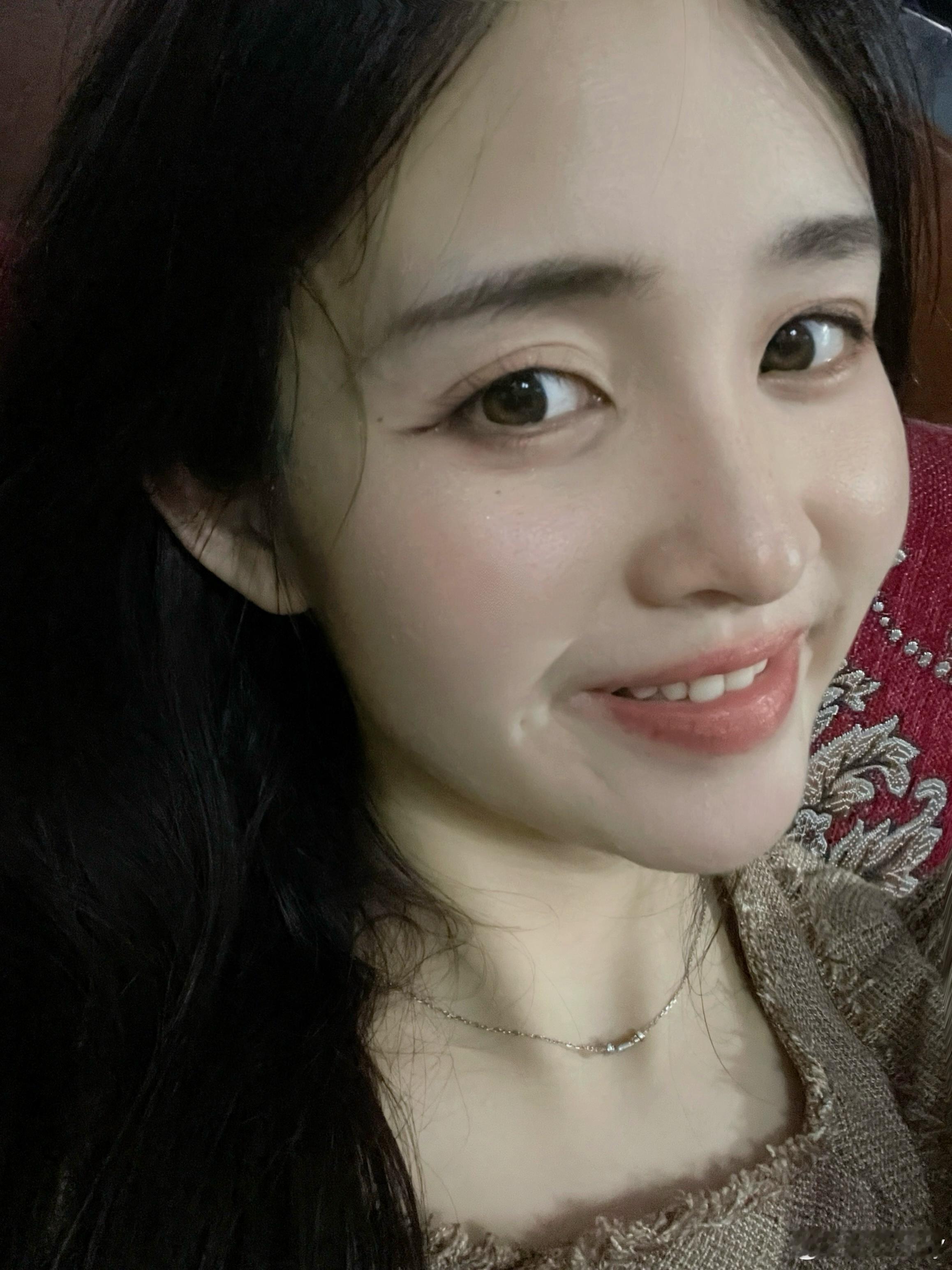很久没发自拍 狠p成古力娜扎 ​​​