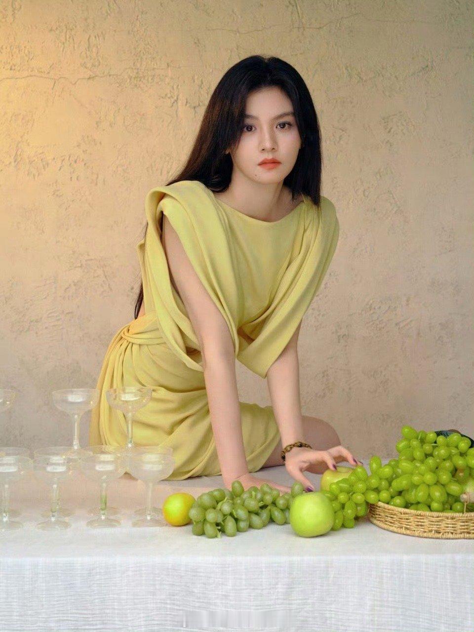 春夏近照状态 被春夏的近照狠狠圈粉！眉眼间多了岁月沉淀的从容笃定，褪去青涩后更显