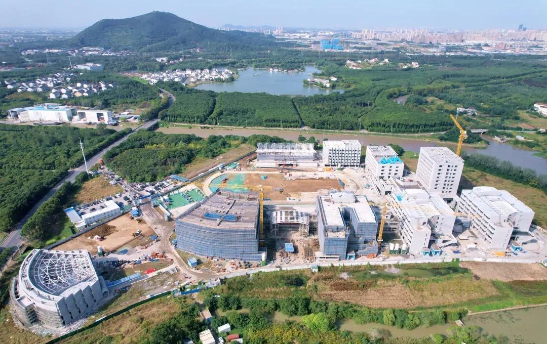 新校区，封顶！
网页链接