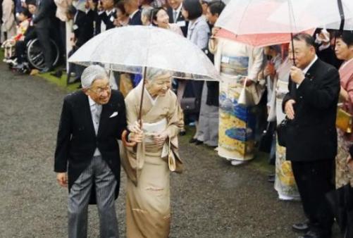 中日产业竞争日益显现，日本经济正面临严峻的结构性考验，大家都知道，当前的日本面临