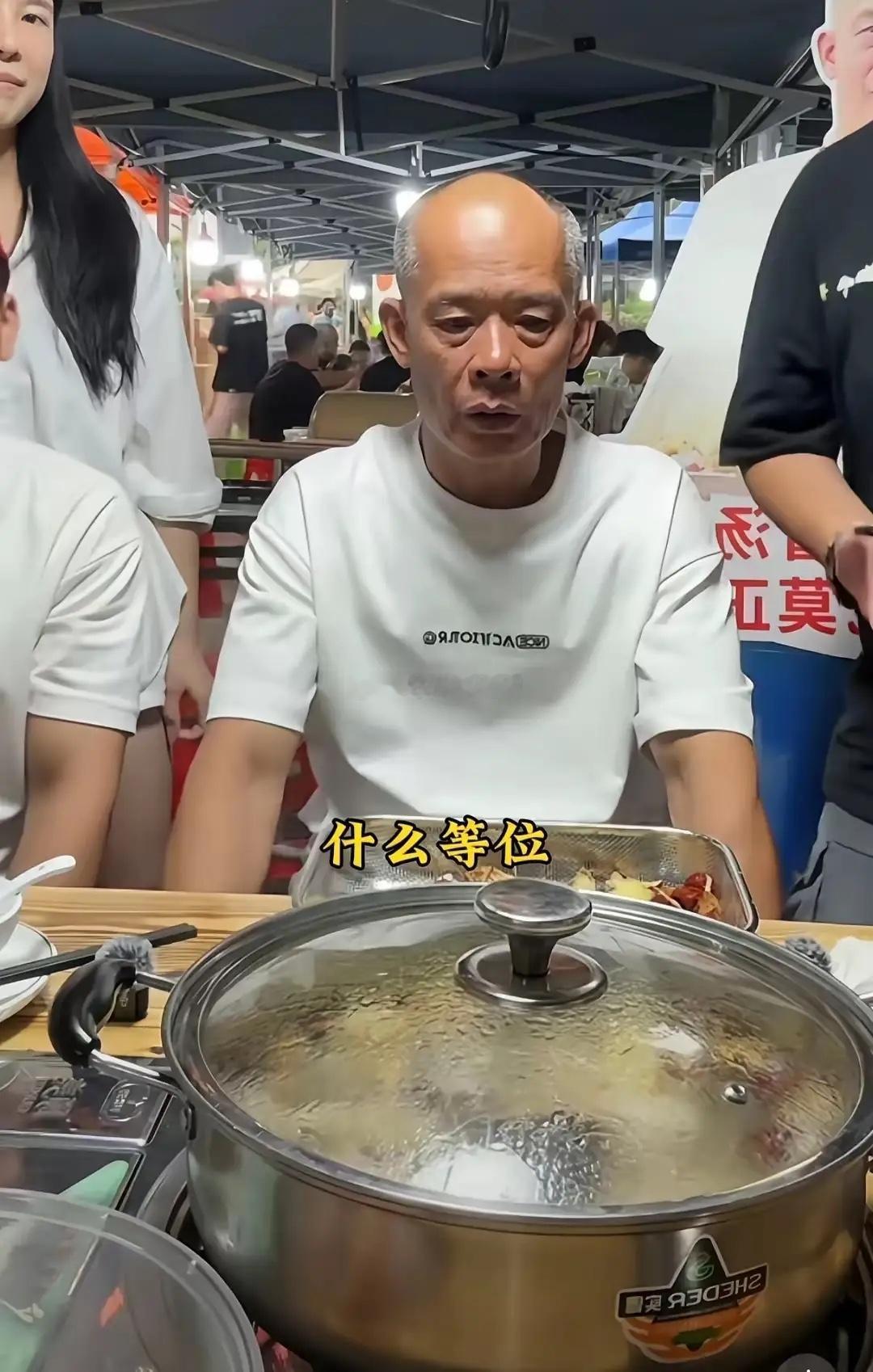 老莫要开分店，我不意外，老莫想多挣钱，我也不意外，但我万万没想到的是，老莫居然变