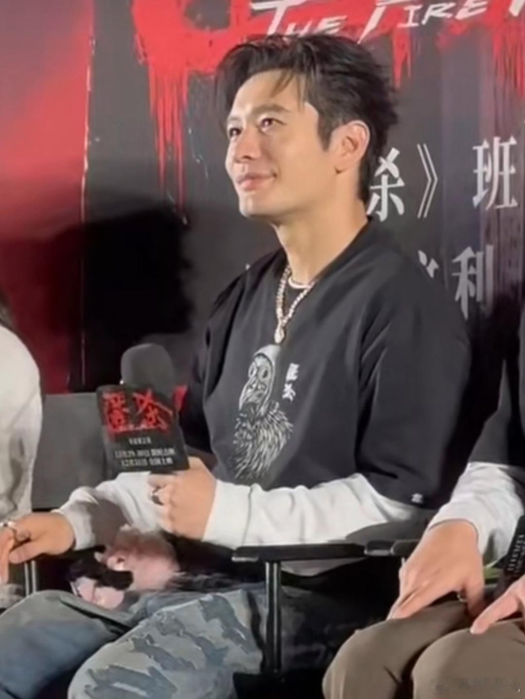 陈梦 黄晓明还是我认识30多年的哥吗 乒乓球世界冠军陈梦在电影《匿杀》首映礼上对