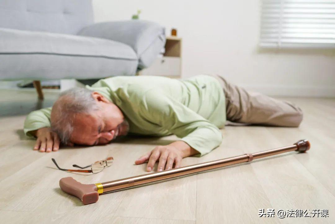 “谁死谁有理？”湖南株洲，8旬老人深夜想上厕所，但他并未叫醒值班人员，而是自行起
