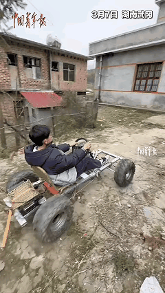 15岁学生不打游戏不刷手机，用800元压岁钱造出第三代电动车
 
太有才了！湖南