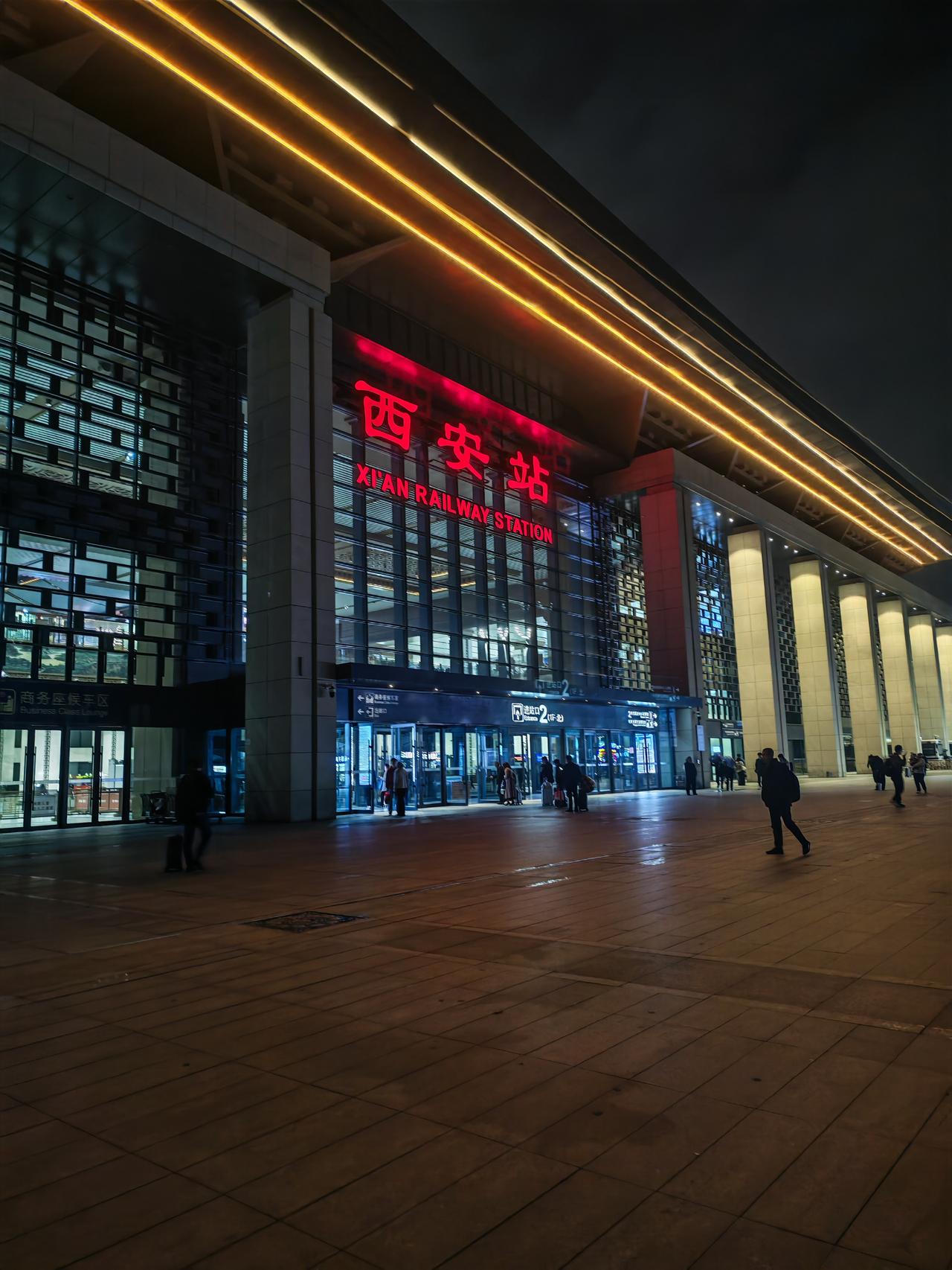 “我就不买房，死了带不走的东西，买了也白搭。
我要趁有钱，好好旅游，如果人赚钱就