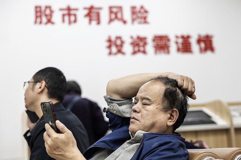 A股磨底这段时间磨得人心态都快崩了，账户里的浮亏从几千拖到几万，连之前天天喊着抄