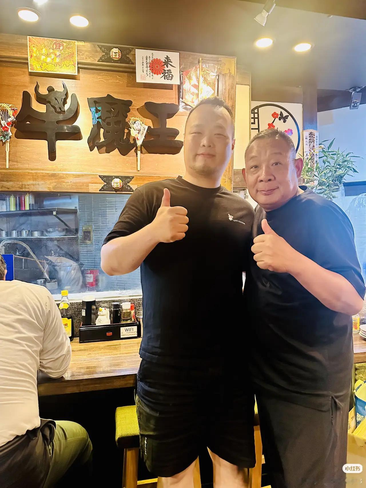 于东来吃顿饭，店家免单他硬付600，双方拉扯半天看懵了
说真的，这事儿我刷到第一