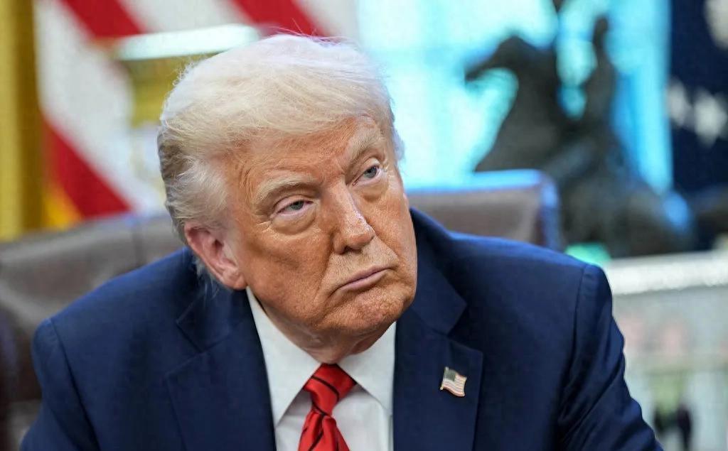 4月21日，特朗普刚签完延长停火协议的字，反手就在社交平台上扔出了一枚“深水炸弹