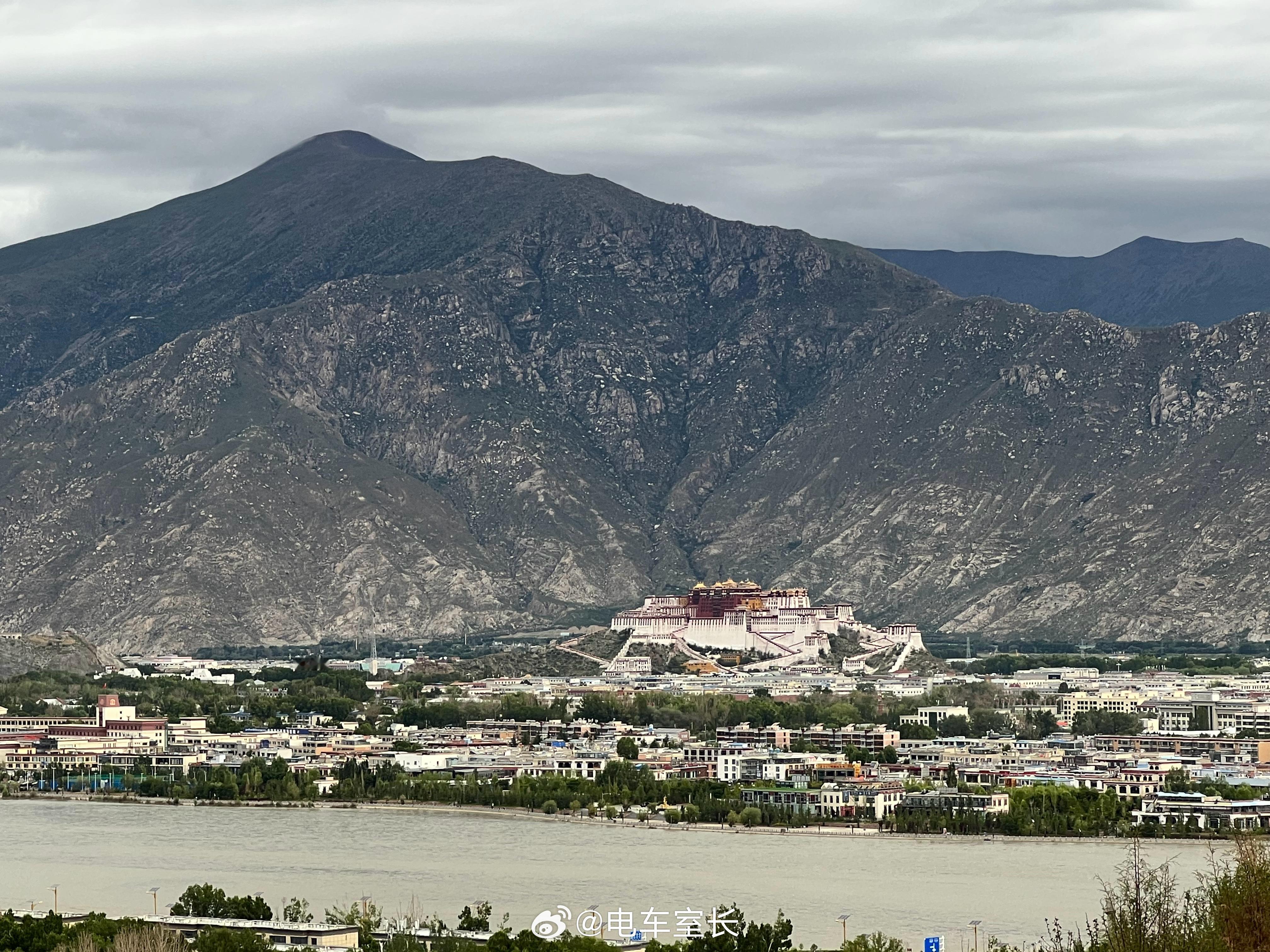 全国海拔最高的理想汽车综合中心拉萨店开业，自此，理想也完成了全国省会城市的布局。