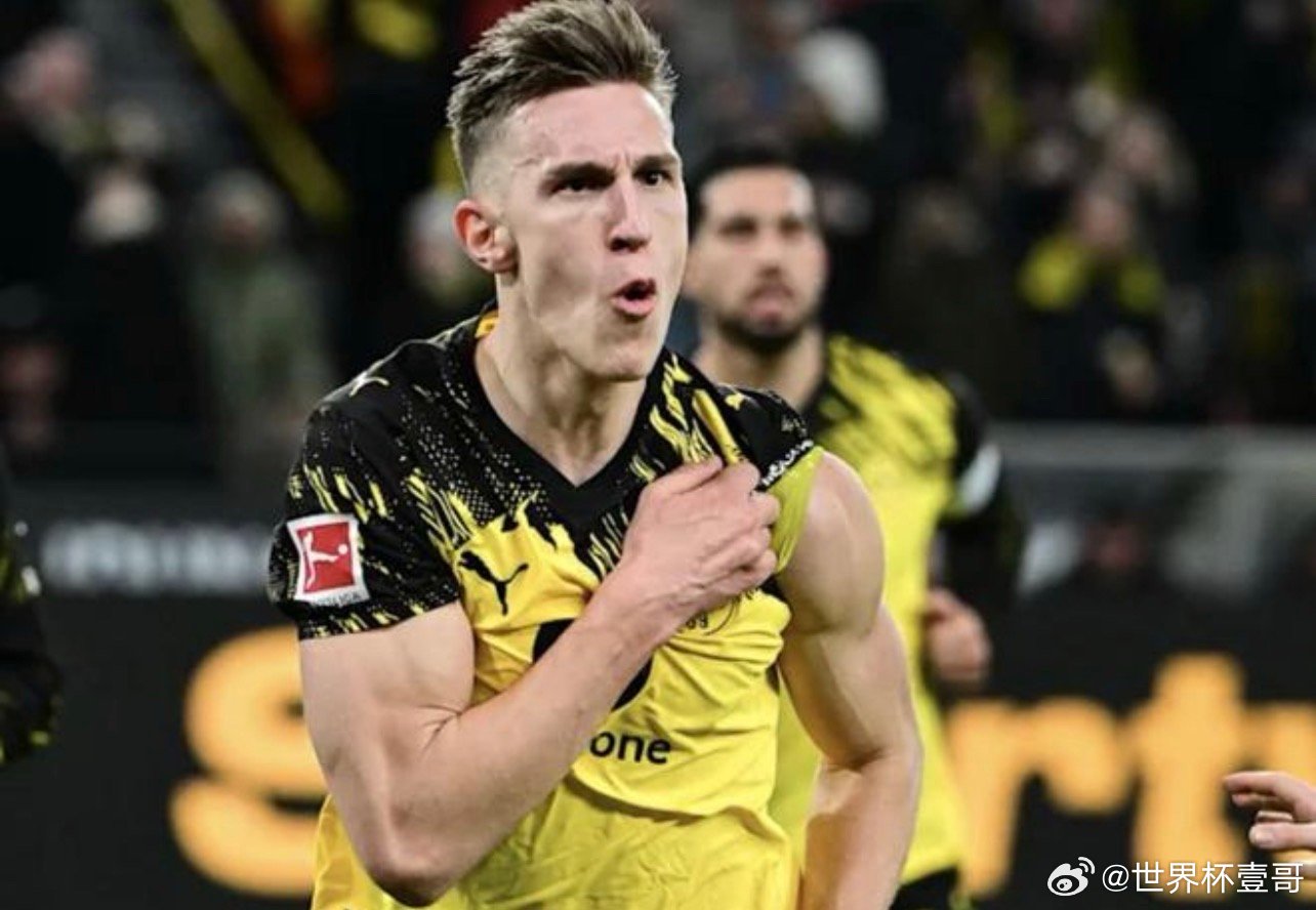 【多特双星引争抢！赫内斯力挺施洛特贝克，曼城紧盯恩梅加】据《图片报》报道，拜仁名