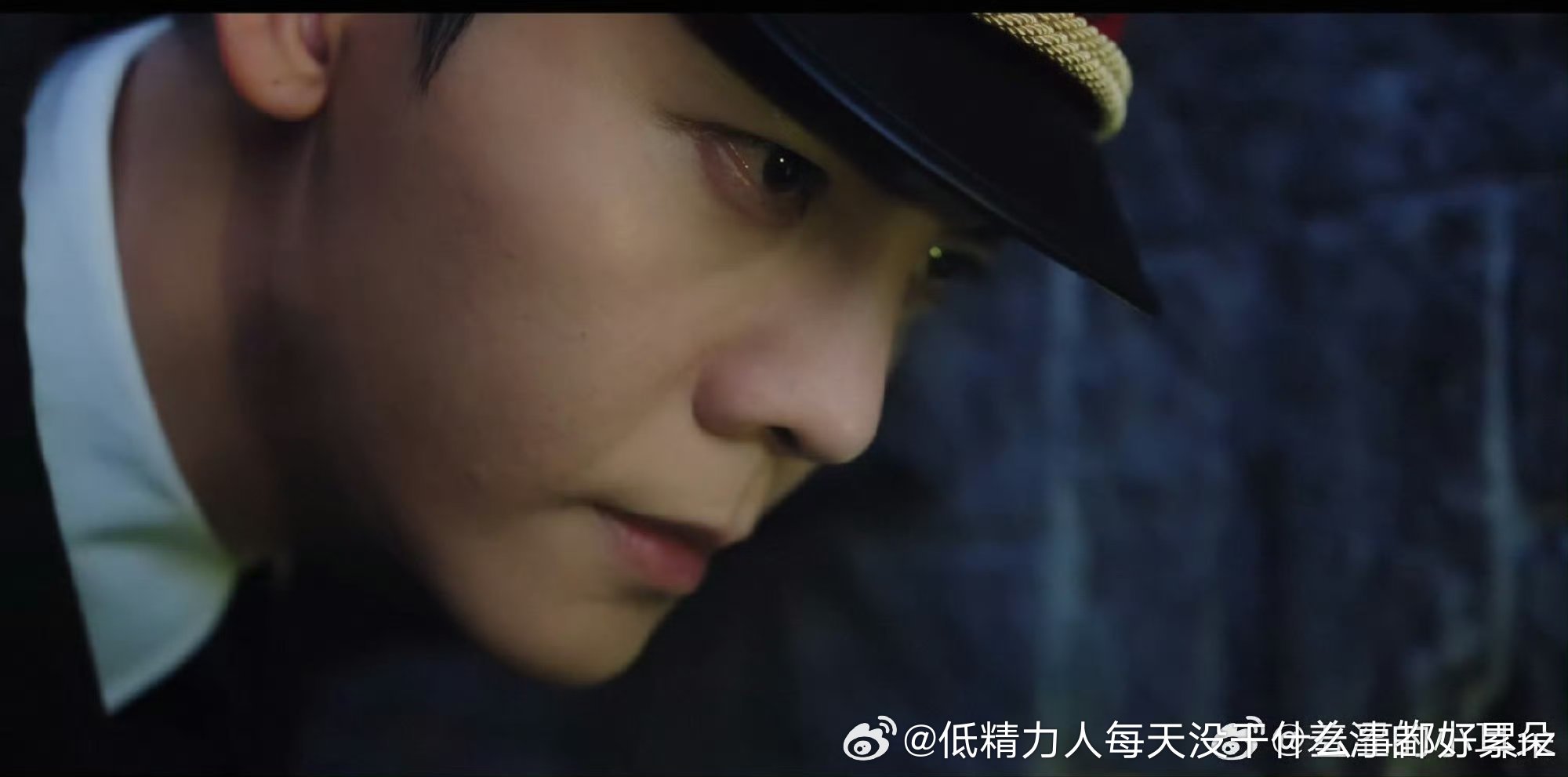 这不明显面部模糊滤镜开得很大吗状态从哪儿能吹的？