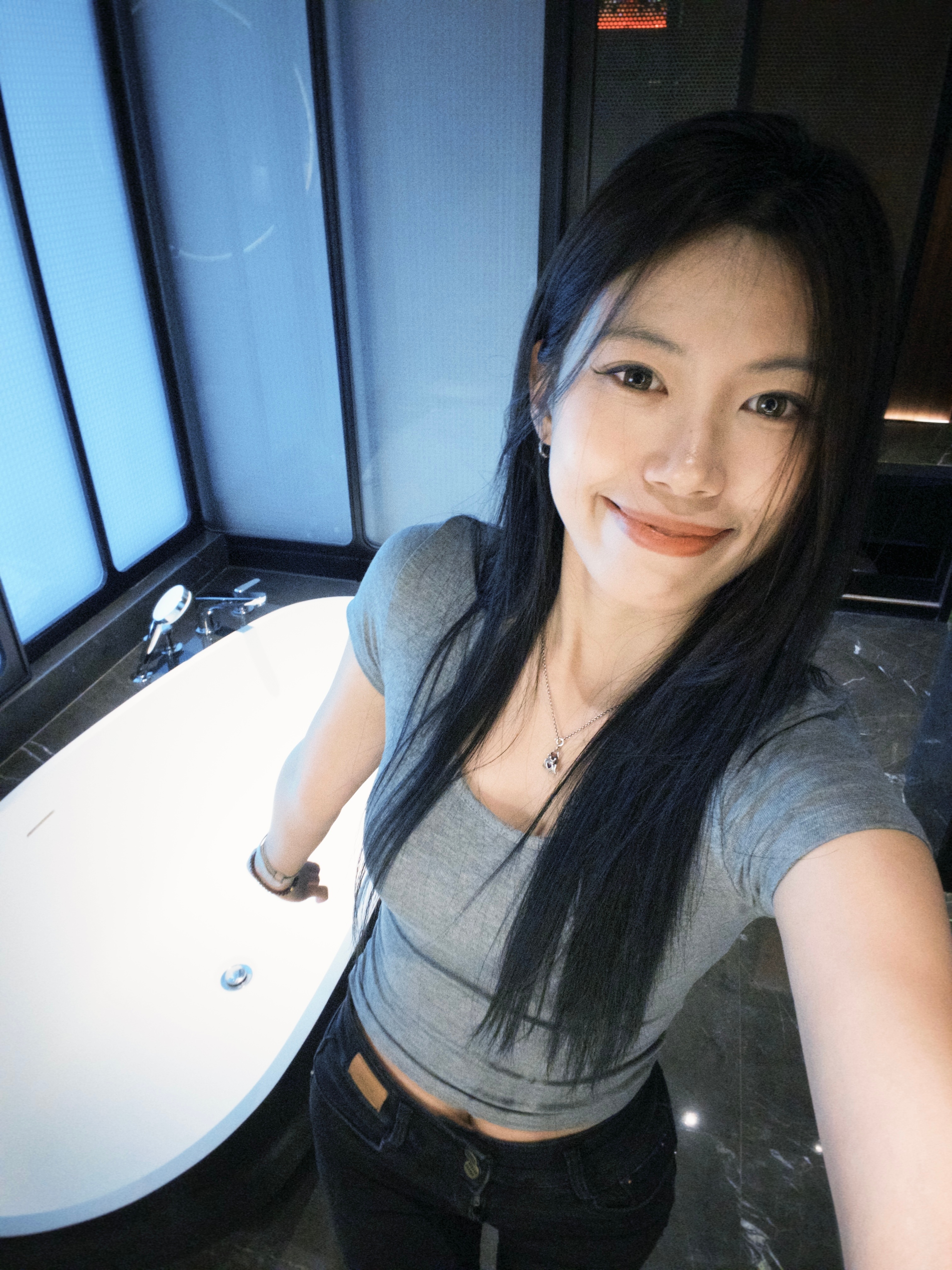 大朋友们，节日快乐！祝大家都能做永远的小孩～给大家抽一个iQOO鸭舌帽，助助兴！