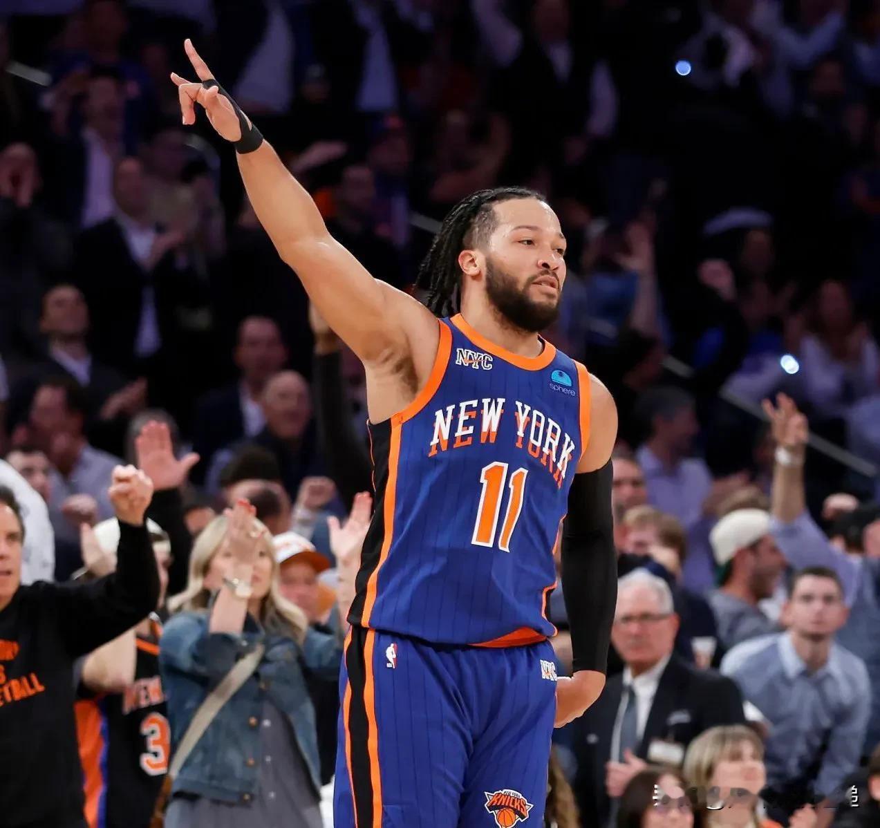 尼克斯球迷值得这样的表现吗？ 

2002 年：尼克斯队用新秀内内、27 岁的马