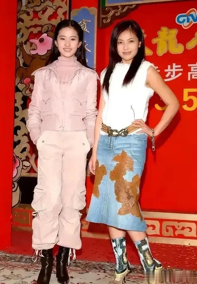 两位纯天然美女同框，你们觉得刘涛漂亮，还是刘亦菲漂亮？