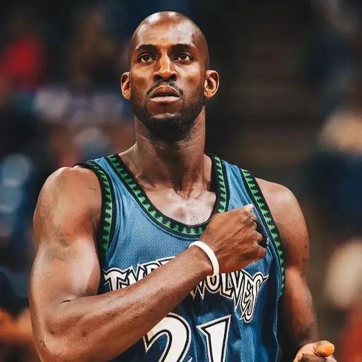 真正的巨星拥有攻防一体

迈克尔·乔丹在其职业生涯中共10次入选NBA最佳阵容一