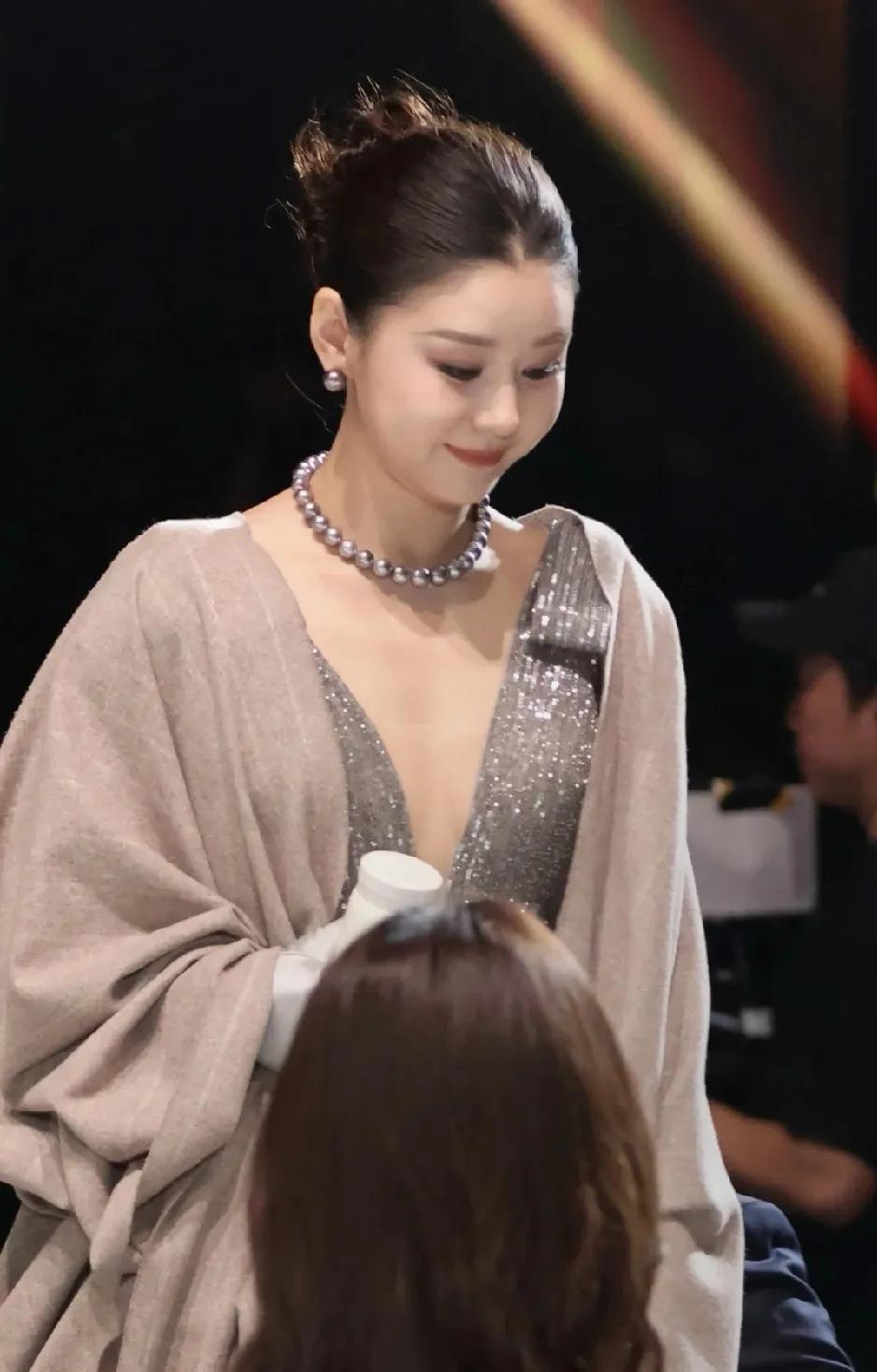 空穴来风，李小萌王雷辟谣，还没有三胎，只是完成二胎任务，看来这几年适合备孕，连李