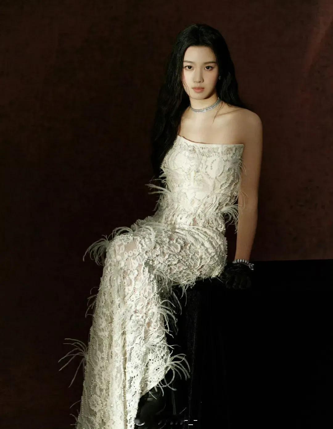 卢昱晓、杨超越撞衫了，两位女演员的表现力如何？ 