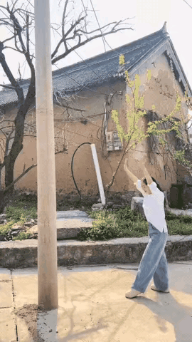 功夫不负有心人，姑娘这两下子没几个人能做得到。