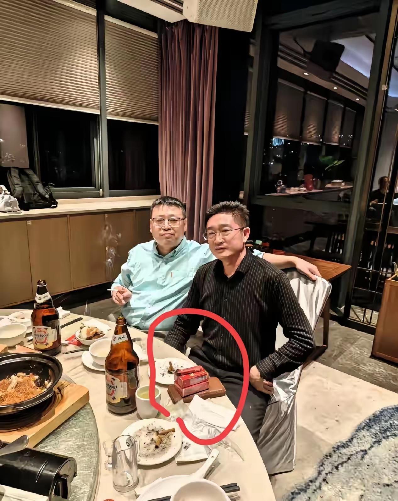 在这样的房子抽这样香烟的人和喝这样的酒，算不算有钱人