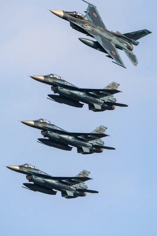 一、总体规模：中国“量级碾压”

• 军费与兵力：2025年中国军费约2500亿