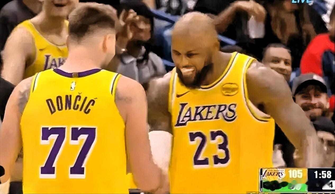 东契奇投进超远神奇三分，詹姆斯高兴坏了！在今日湖人对阵鹈鹕的第四节比赛中，东契奇