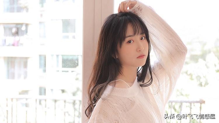 男人放不下情人，会有这几个表现：
1、继续关注情人的动态，对她心存惦记；
2、只