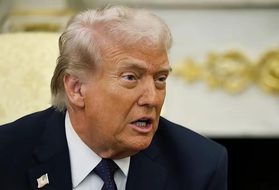 特朗普今天（3月8日）一番发言，带着美国人的直白和记账本的冷淡。英国航母此刻才准