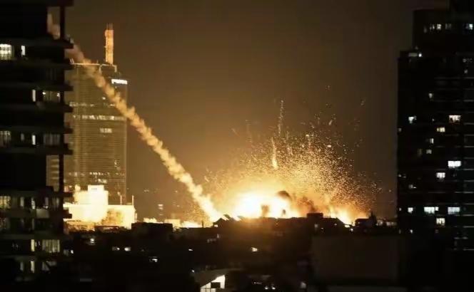 帝国之拉胯！太丢人了，伊拉克什叶派民兵刚刚袭击了巴格达美国大使馆，摧毁了美军C-