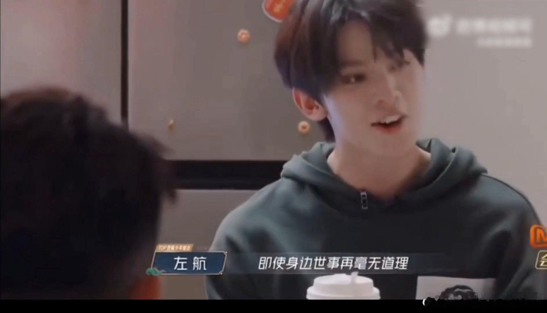 左航ZH[超话]左航在陈小春面前唱相依为命左航披荆斩棘再唱相依为命 左航在小春哥