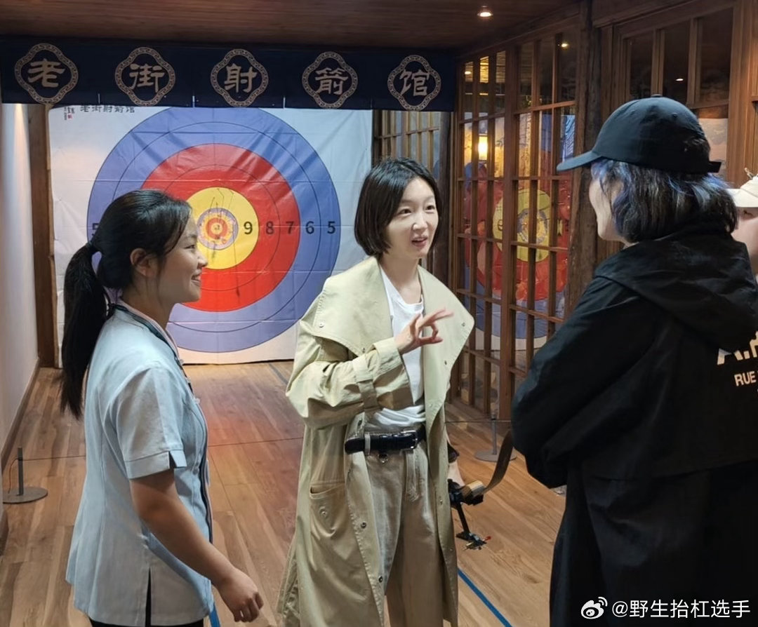 周冬雨戏剧节素颜状态周冬雨乌镇戏剧节素颜状态 好好，妥妥滴女大即视感，休闲穿搭松