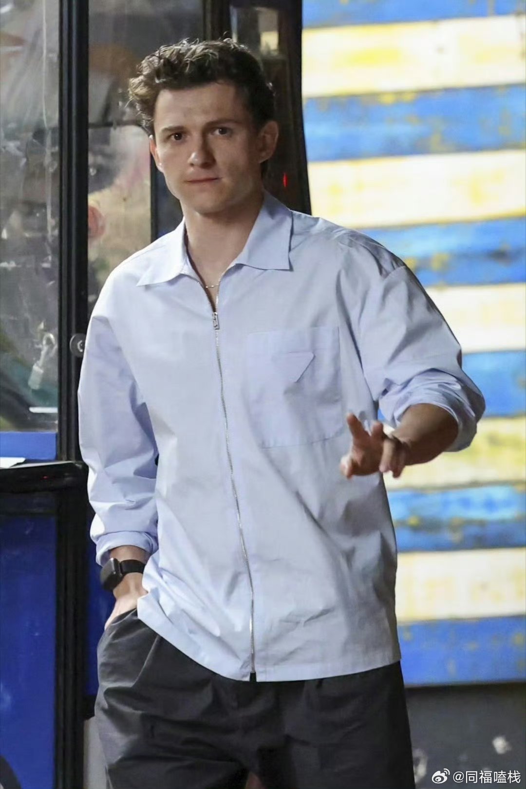 荷兰弟和维嘉长得好像 维嘉不愧是英伦系长相！和荷兰弟长得有点像呢哈哈哈哈 