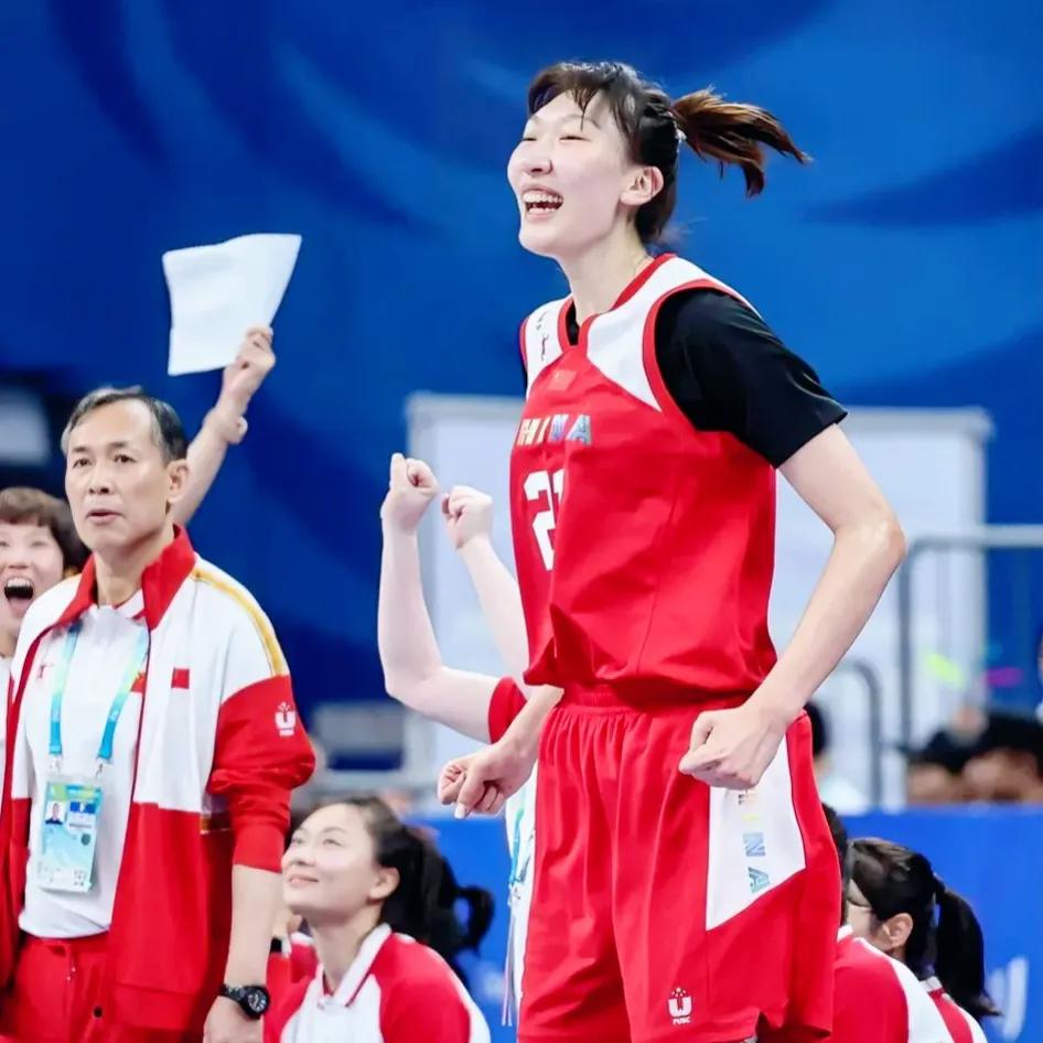 韩旭真的是太棒了，WNBA季中锦标赛，自由人82-63轻取王牌夺得总裁杯冠军，韩