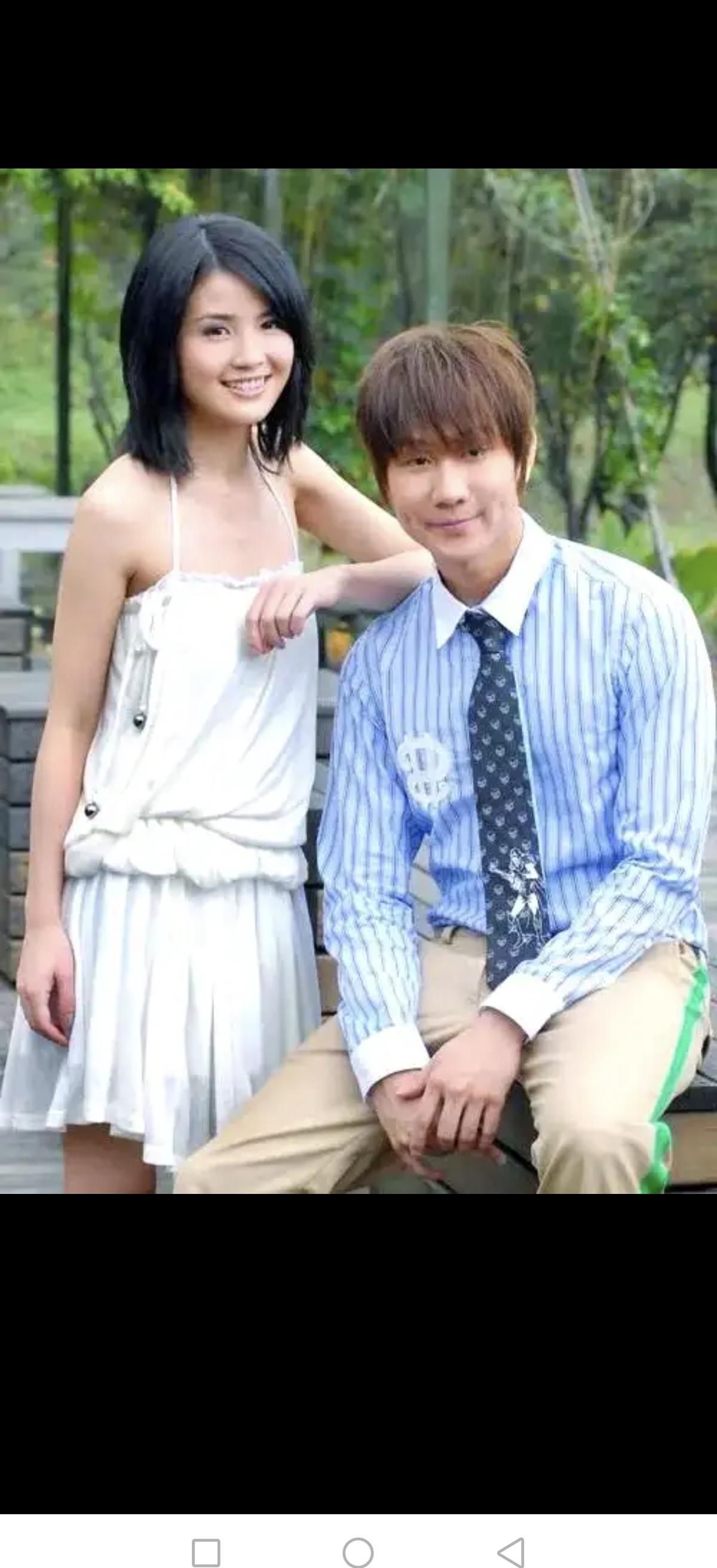 越是顶级的女明星，越不需要婚姻这张纸来证明自己。
43岁的蔡卓妍，告别了当年的