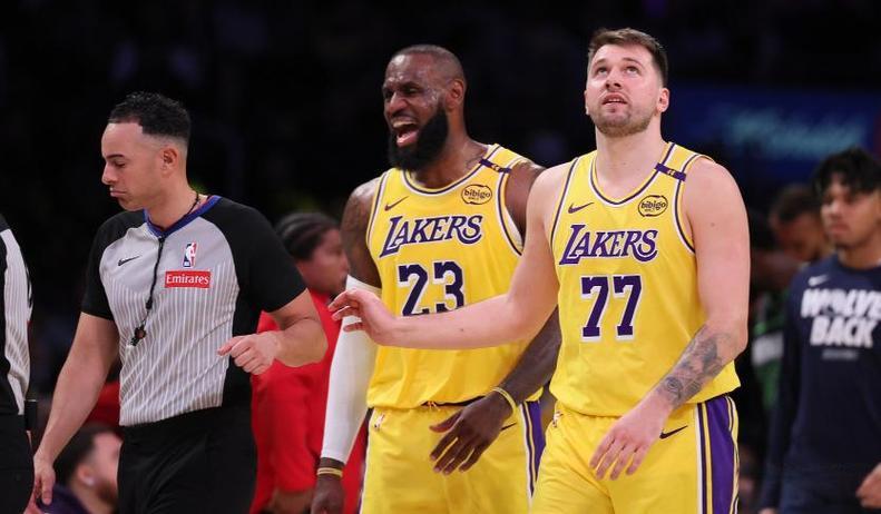 鹈鹕尝了一把湖人的小火慢炖，大火收汁。詹姆斯2次失误，依然下了21分7篮板7助攻