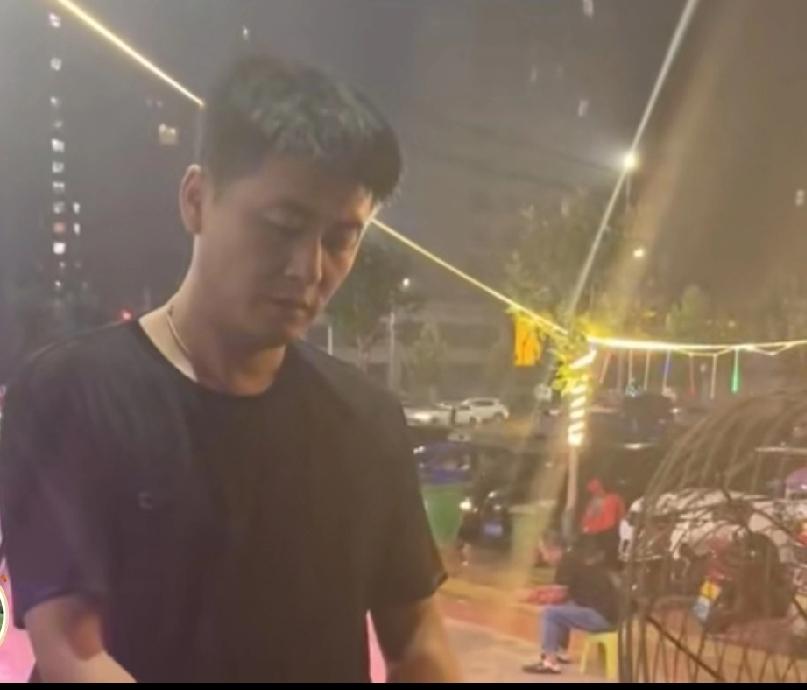 平顶山陈杰以后会火，因为他俩长的太像了。人要是走运挡都挡不住，和张雪峰长的神似也