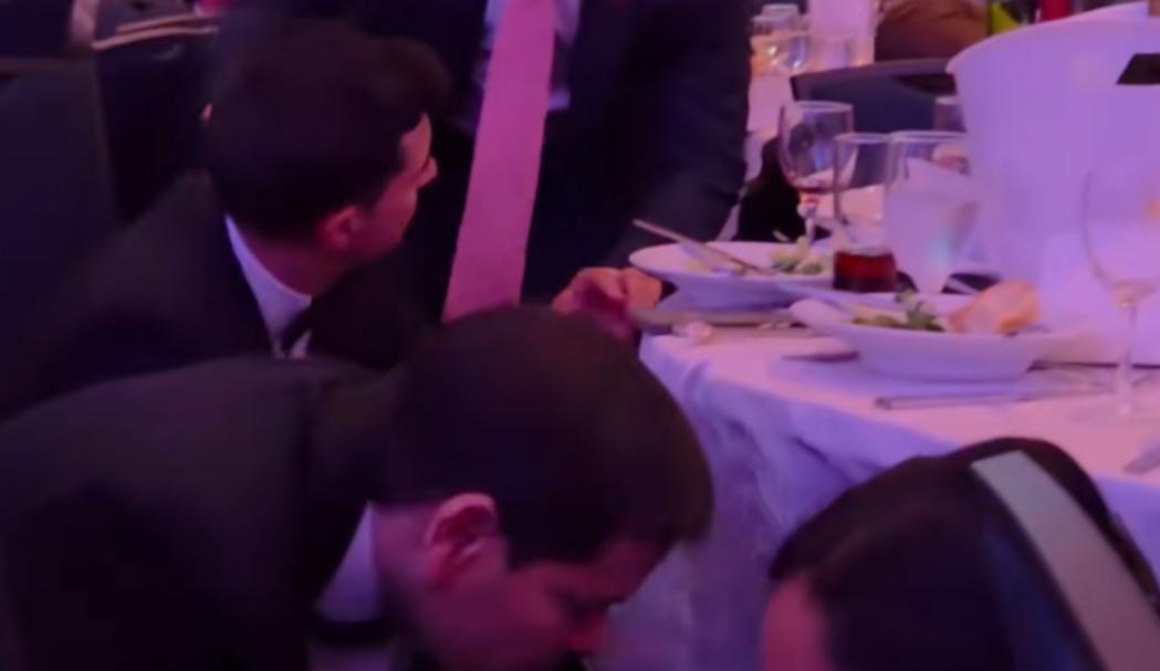 白宫枪击案现场，鲁比奥钻了桌子，特朗普司空见惯
4月25日晚上，美国白宫记者协会